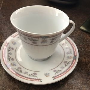 Set of 6 teacups and plates